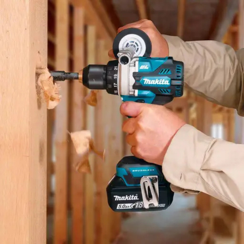 ORIGINÁLNÍ SADA MAKITA: AKUMULÁTOROVÁ VRTAČKA S RÁZOVOU PISTOLÍ + 26 PŘÍSLUŠENSTVÍ + 2 BATERIE – BLACK FRIDAY AKCE